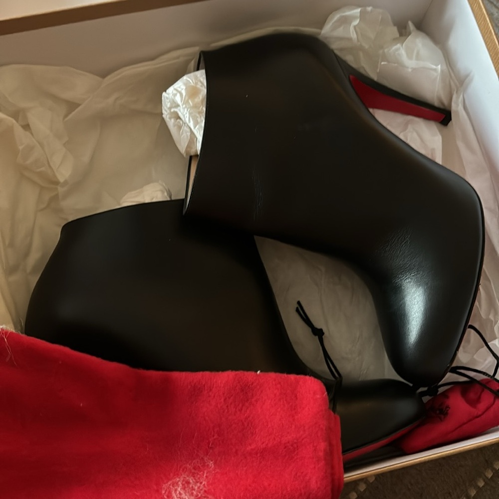 Boots - Picture 2 of 5